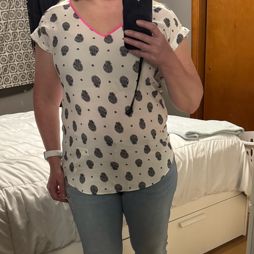 Express v-neck blouse with pretty pink trim, blouse is white with black design. - Picture 2 of 9